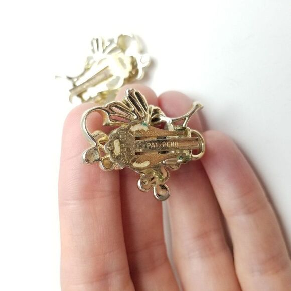 Vintage Black Enamel Grape Leaves and Grape Cluster Clip On Earrings - Picture 5 of 7